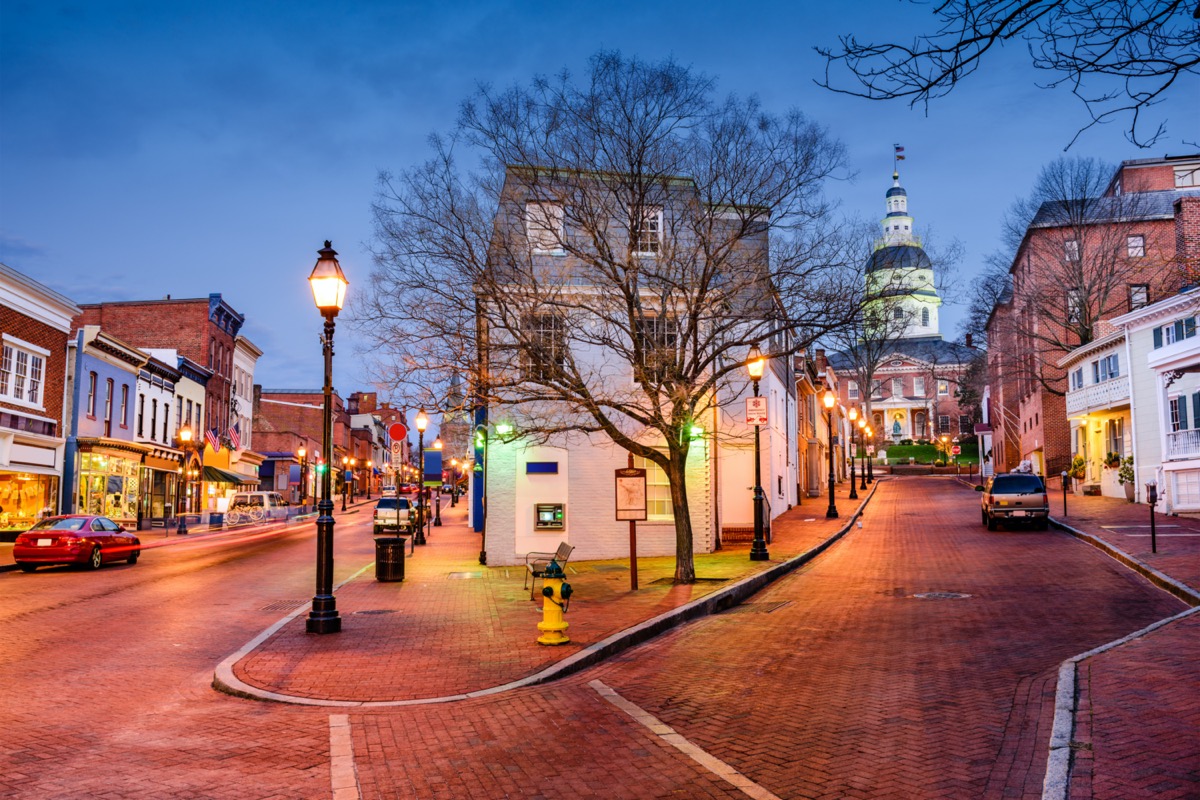 cityscape photo of downtown Annapolis, Maryland at night
