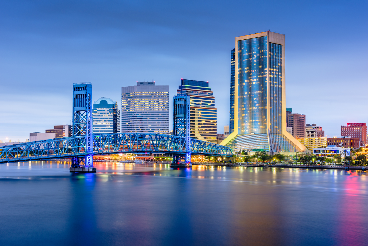 The skyline of Jacksonville, Florida at dusk.