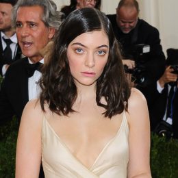 Lorde arrives at the Metropolitan Museum of Art Costume Institute Gala Manus x Machina: Fashion in the Age of Technology on May 2, 2016