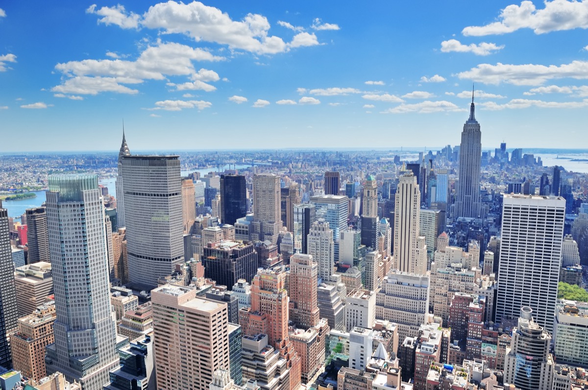 Fotografie cu vedere la oraș cu clădiri și orizontul orașului New York, New York