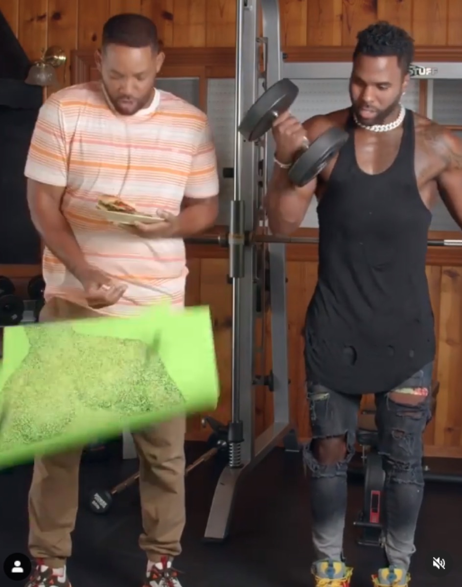 Will Smith and Jason Derulo lifting weights
