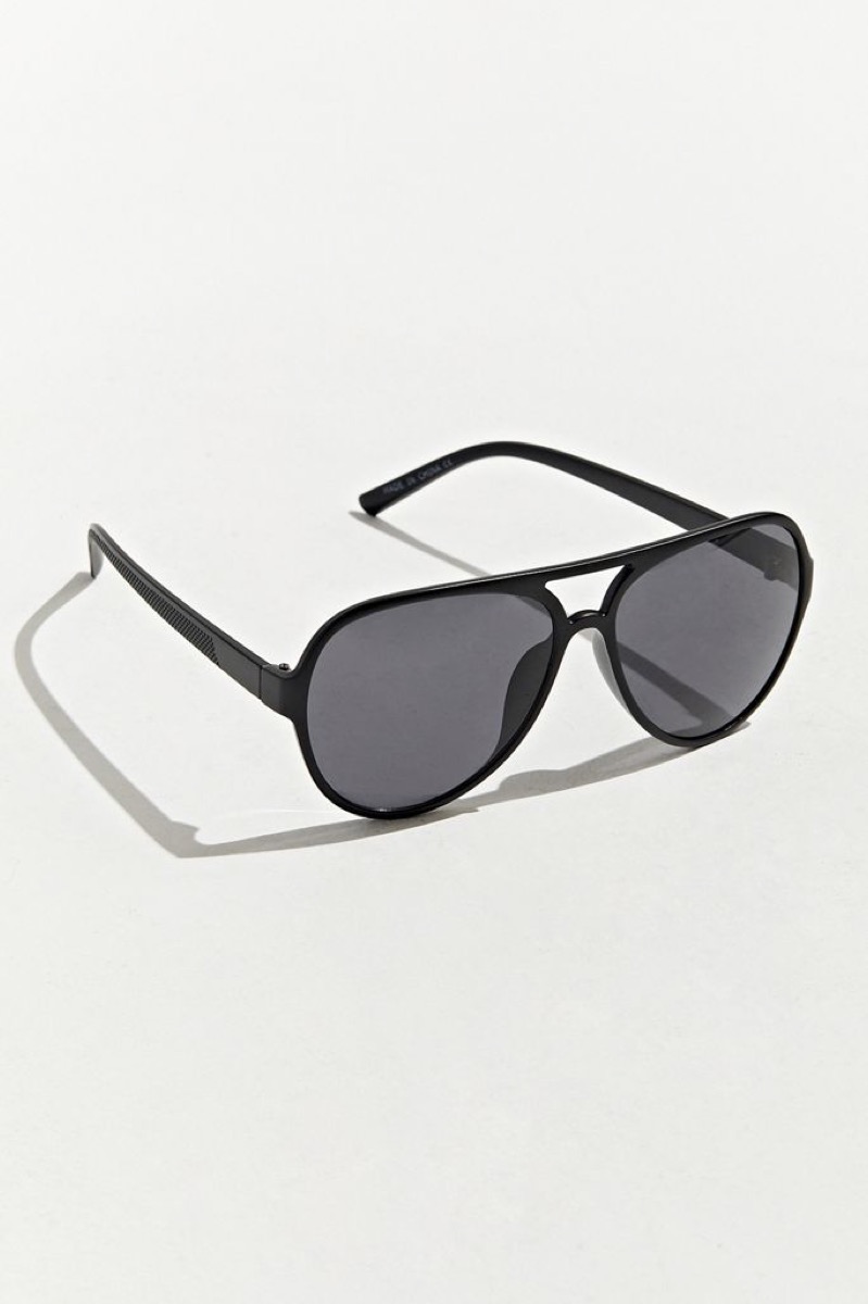 black aviator sunglasses
