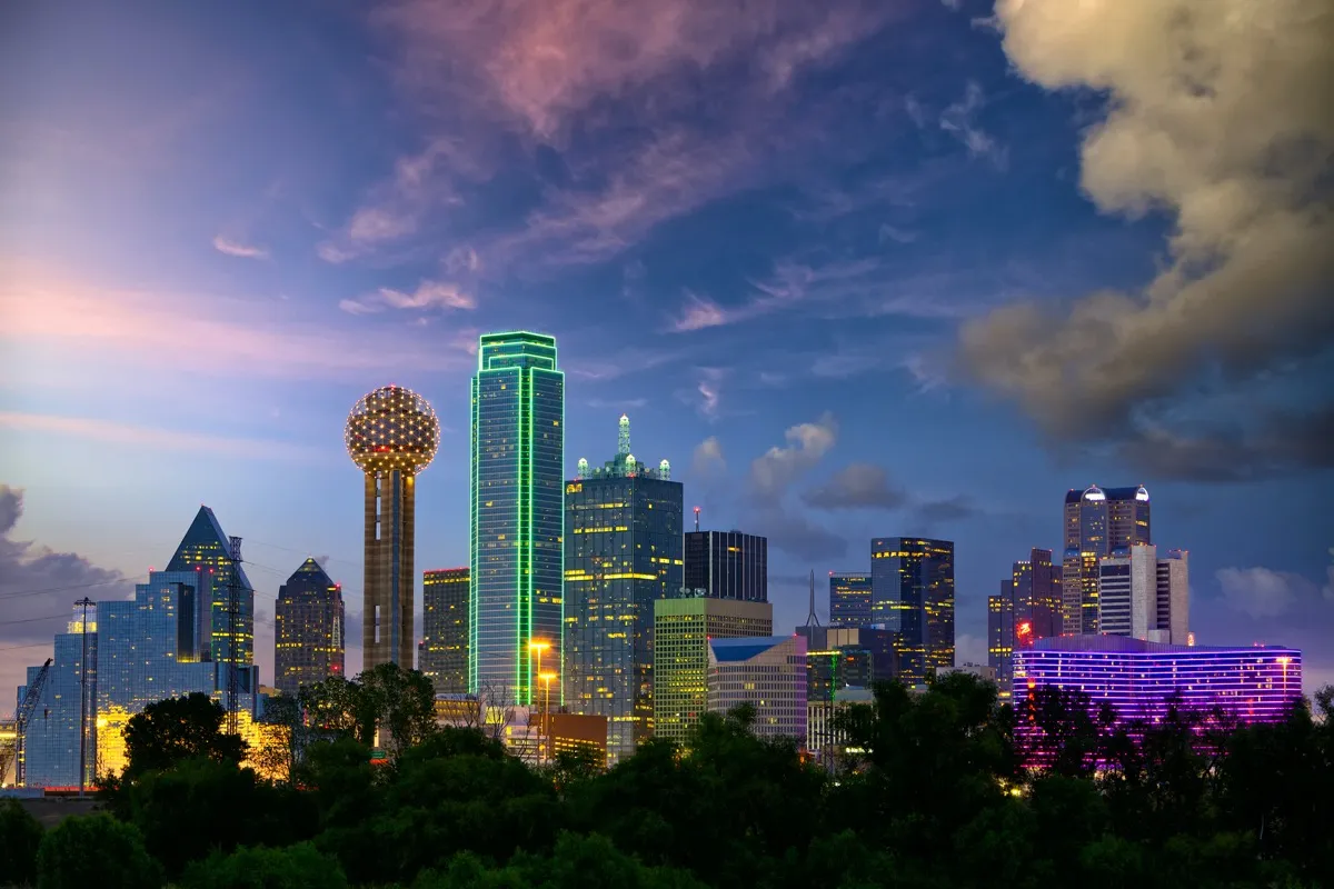 city skyline of Dallas, Texas at dusk