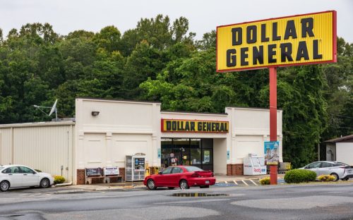 Bên ngoài và bảng hiệu của Dollar General Store ở Bethlehem, Pennsylvania