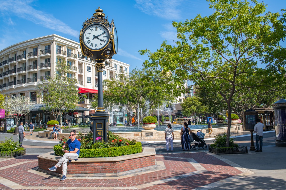 glendale california plaza with large clock