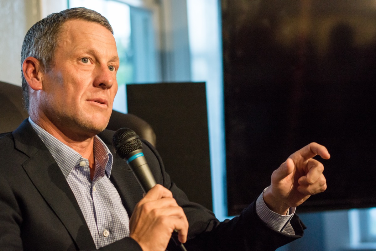 Lance Armstrong vorbind la Universitatea din Texas, în 2015