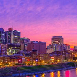 cityscape photo of Nashville, Tennessee at dusk