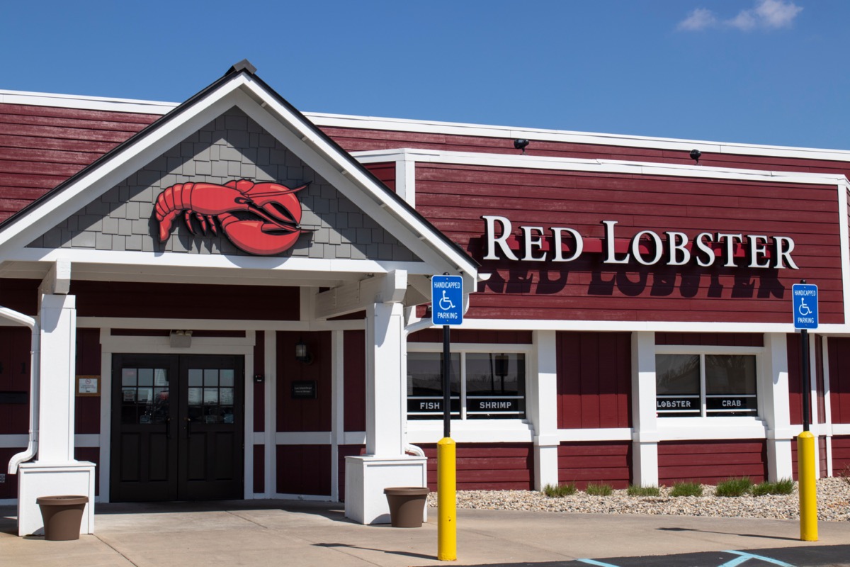 the exterior of a Red Lobster restaurant in Indianapolis, Indiana