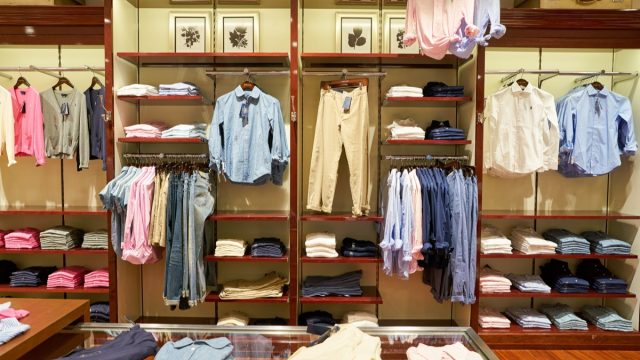 Ralph Lauren sees growth slow as US sales fall