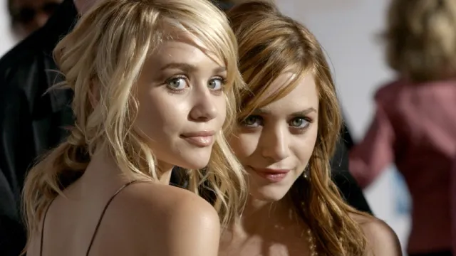 mary-kate and ashley olsen on the red carpet in 2004