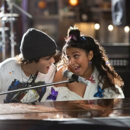 Charlie Gillespie and Madison Reyes in Julie and the Phantoms