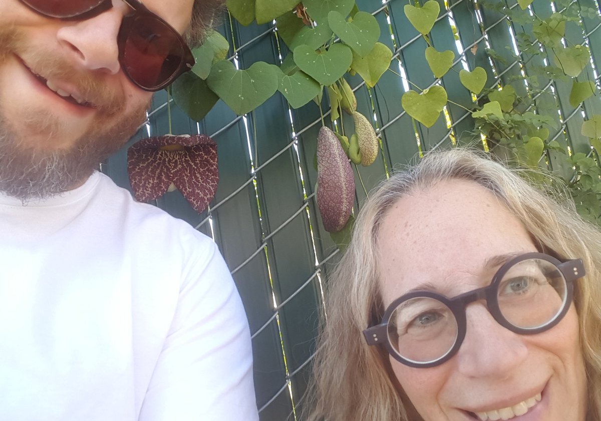 Seth Rogen and his mom Sandy Rogen pose for a selfie against a fence