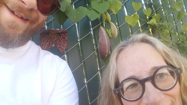 Seth Rogen and his mom Sandy Rogen pose for a selfie against a fence