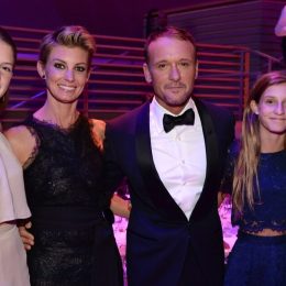 Tim McGraw, Faith Hill, and daughters in 2015