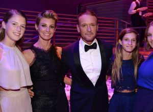Tim McGraw, Faith Hill, and daughters in 2015