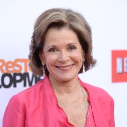 jessica walter in pink top on netflix/arrested development step and repeat