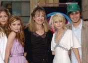 Mary-Kate, Ashley, Elizabeth, Trent, and Jarnette Olsen at Hollywood Walk of Fame in 2004