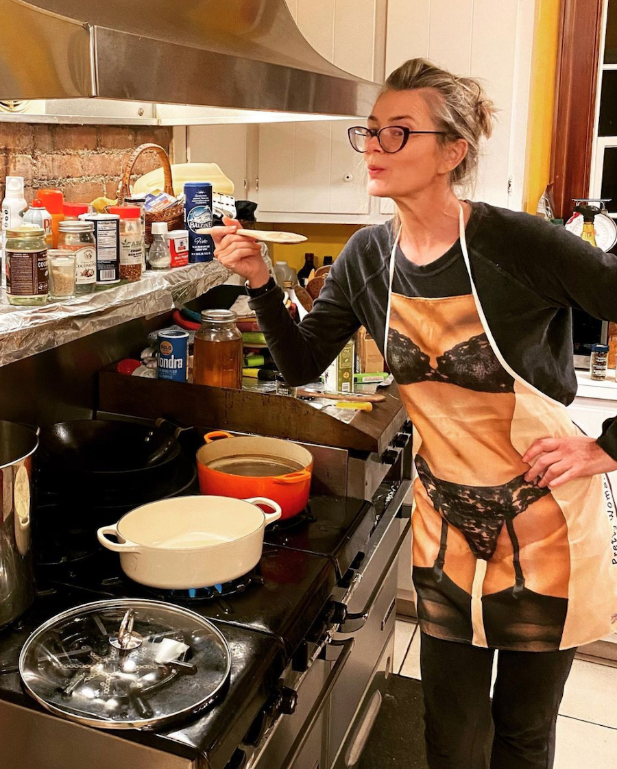 Paulina Porizkova cooking in a photo from Instagram