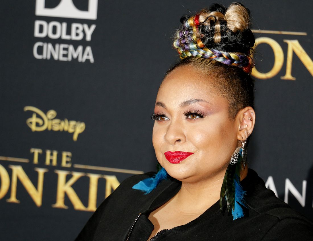 Raven-Symoné på" Lion King "premiere i 2019