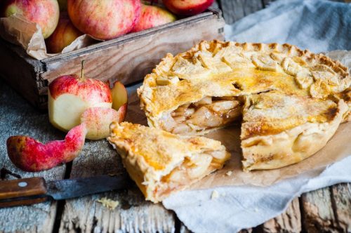 apple pie, slice of pie, wooden cutting board, fresh apples