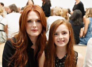Julianne Moore and Liv Freundlich in 2013