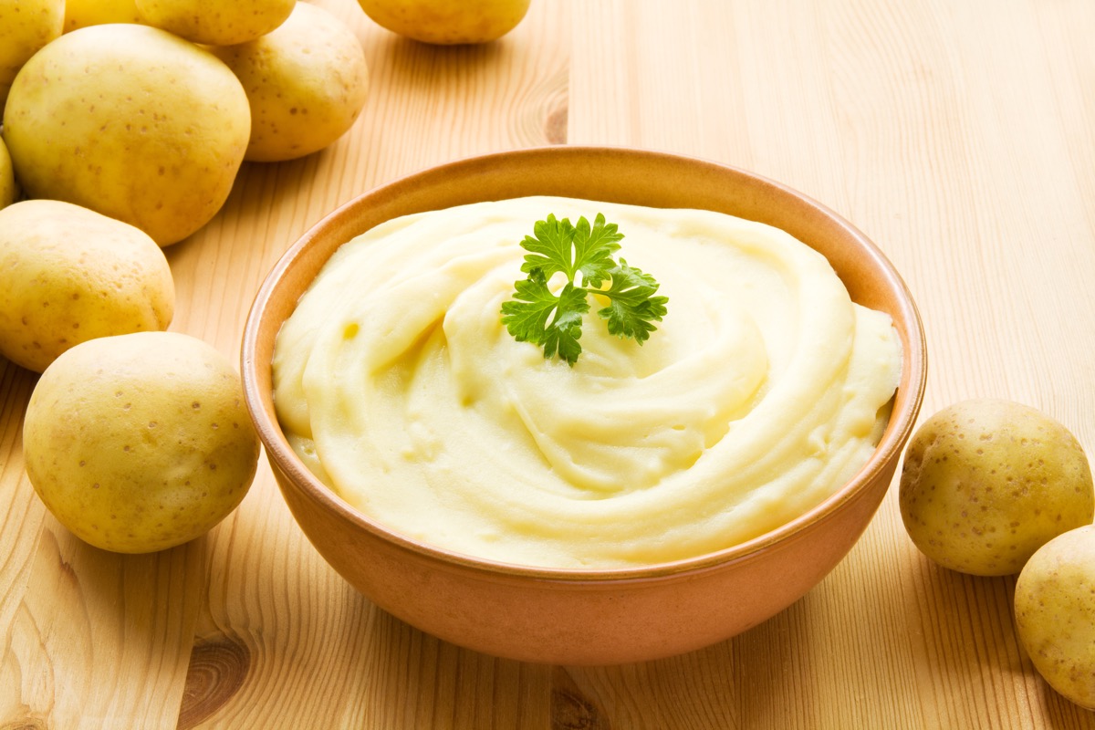 bowl with mashed potatoes, garnish, potatoes