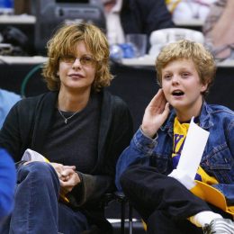 Meg Ryan and Jack Quaid at a Los Angeles Lakers game in 2004