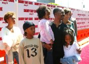 Eddie Murphy with kids at Daddy Day Care premier