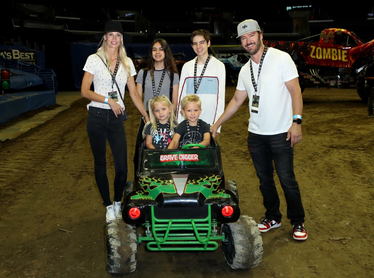 See MarkPaul Gosselaar's 4 Kids Now(02)