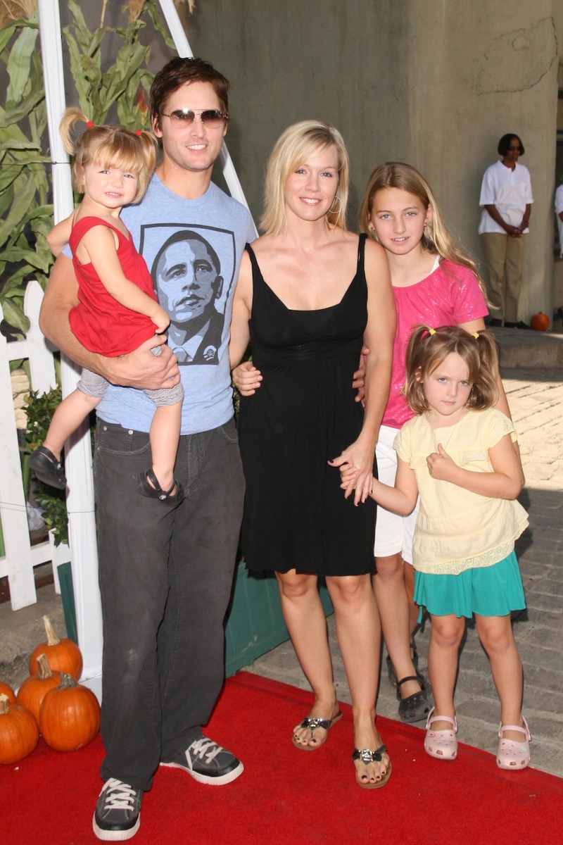 Peter Facinelli, Jennie Garth, and their three daughters
