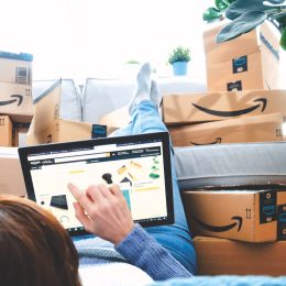 amazon fake reviews scrolling with packages