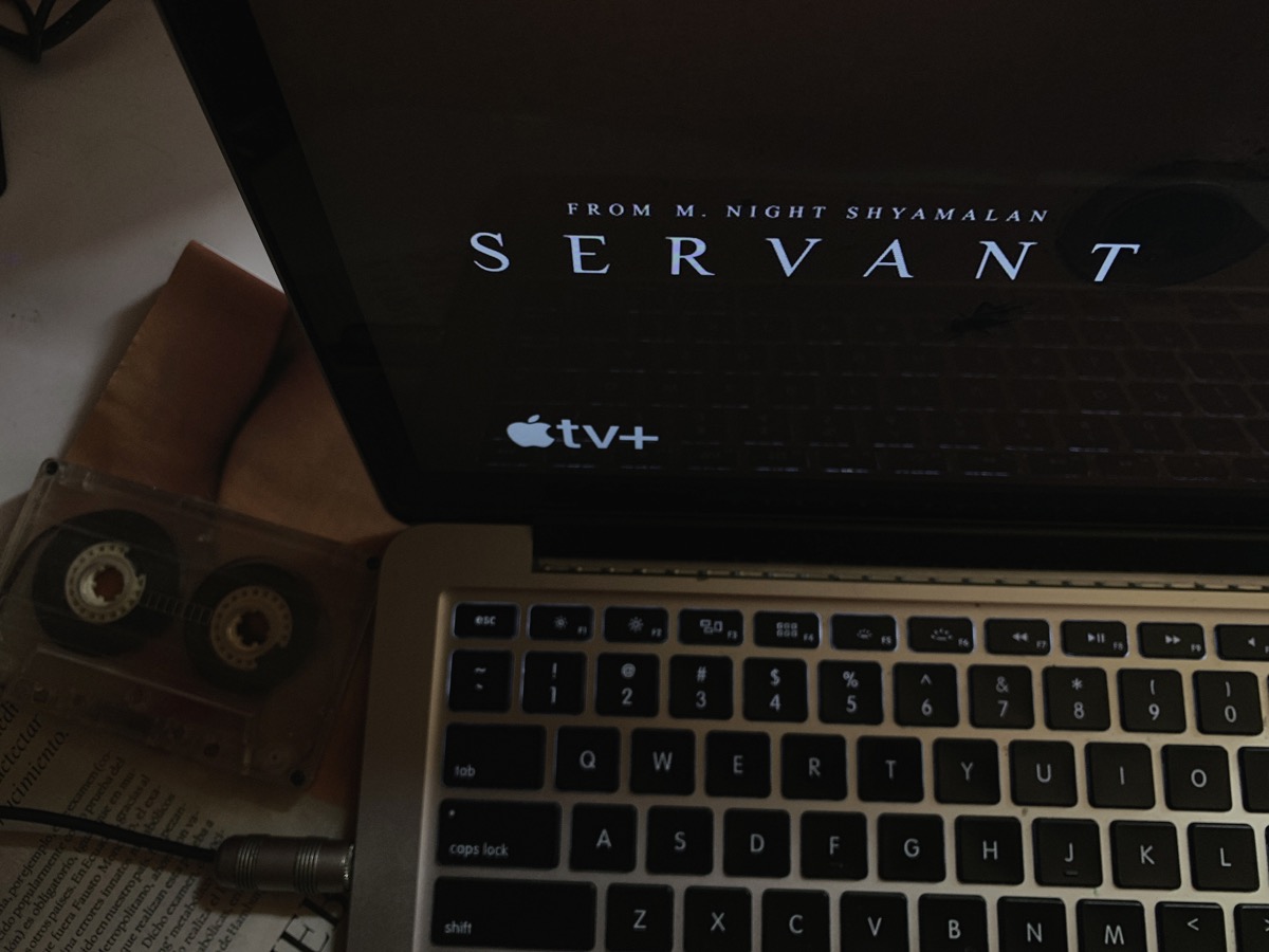Computer with the Servant Logo and Apple TV plus, Servant is a psychological horror series created and written by Tony Basgallop. United States, December 17, 2019