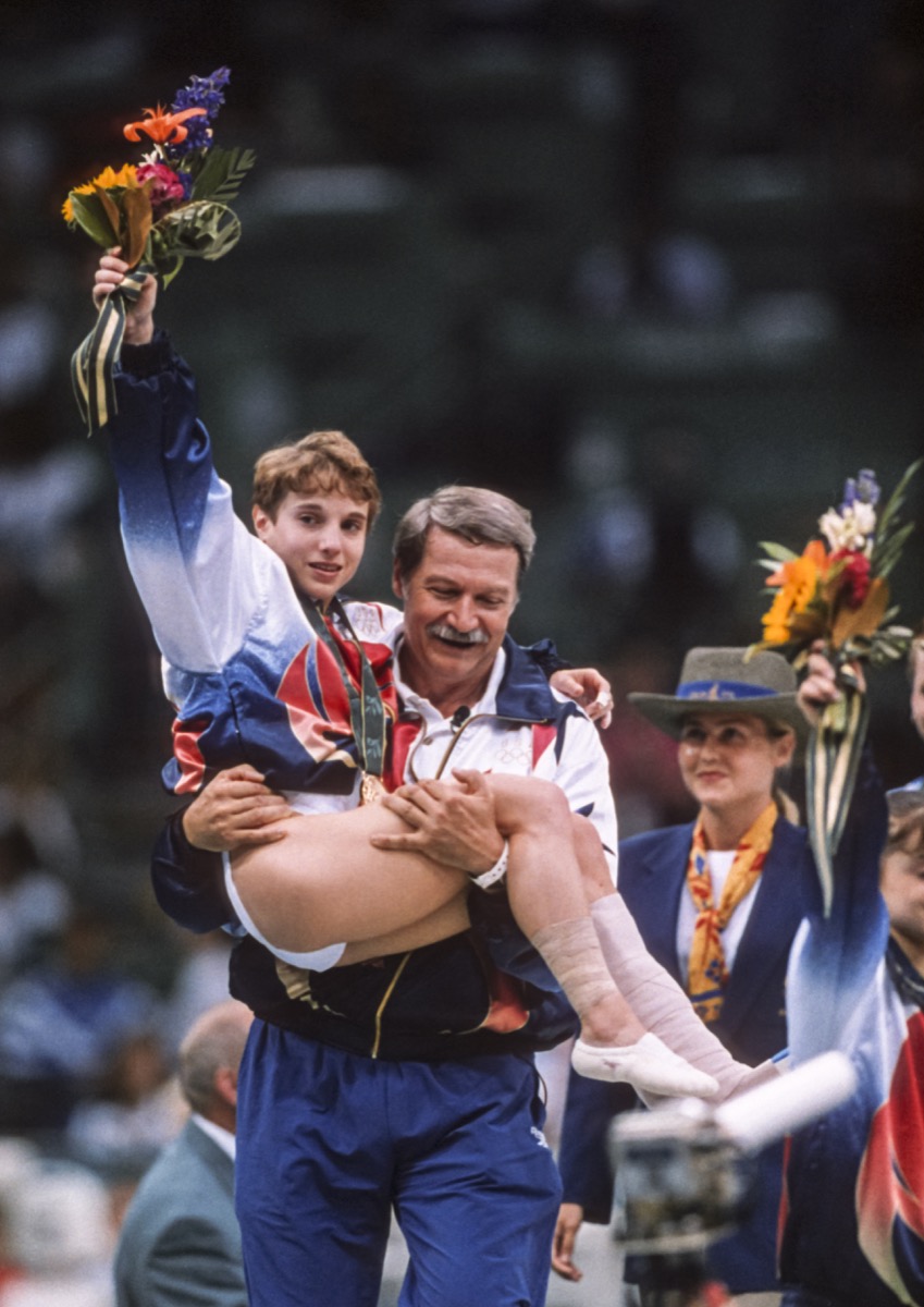 Bela Karolyi carries Kerri Strug at the 1996 Summer Olympics