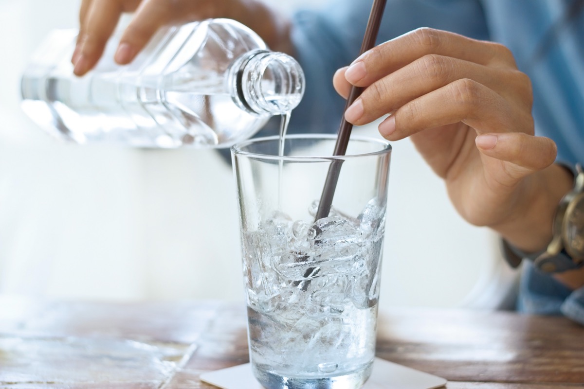 क्या सुबह बर्फ का पानी पीना हानिकारक है?