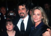 Al Pacino, Julie Pacino và Beverly D'Angelo năm 2000