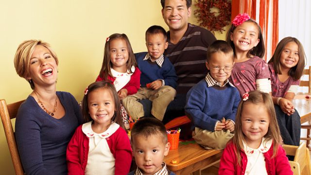 Kate and Jon Gosselin and their sextuplets and twins