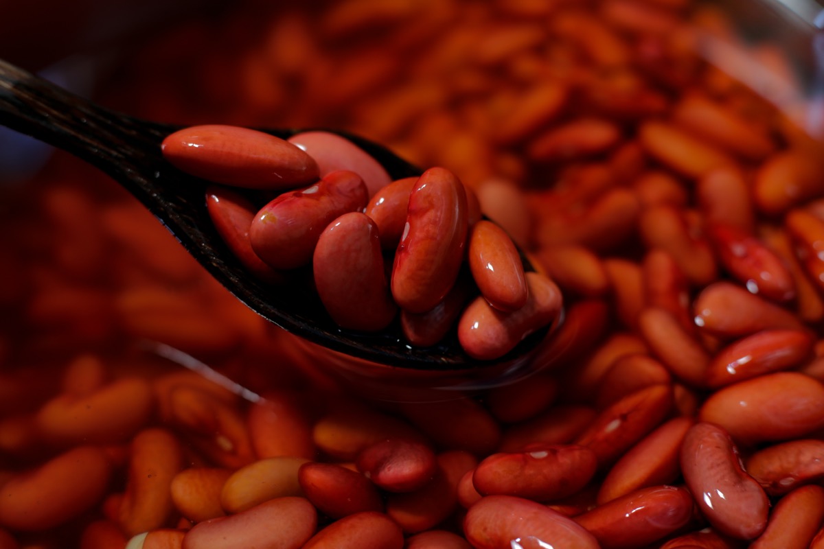 Soaking red kidney beans