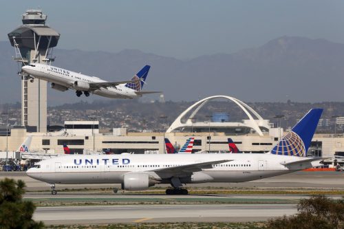 Los Angeles, SUA - 22 februarie 2016: Avioane United Airlines pe Aeroportul Internațional Los Angeles (LAX) din SUA.  United Airlines este o companie aeriană americană cu sediul în Chicago.