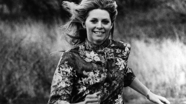 Lindsay Wagner in the 70s as Bionic Woman black and white