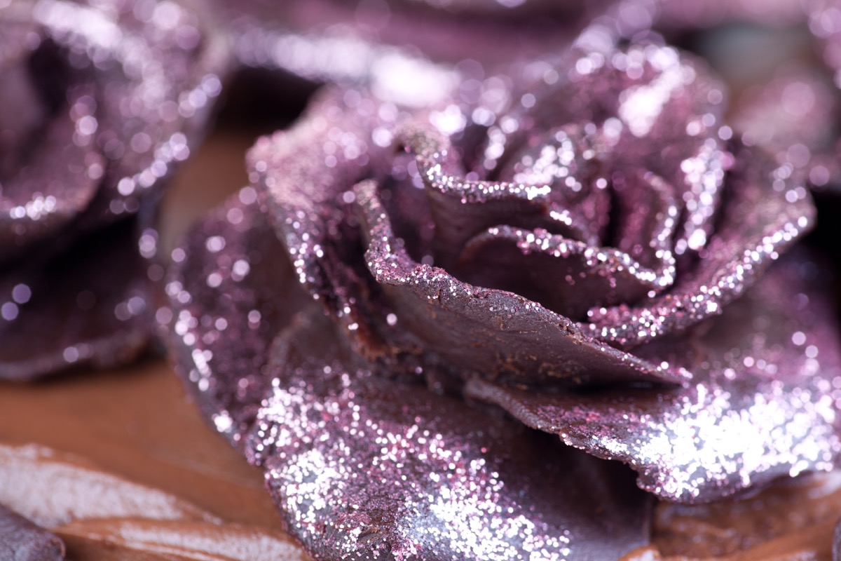 Purple pink glitter on roses for cake decoration