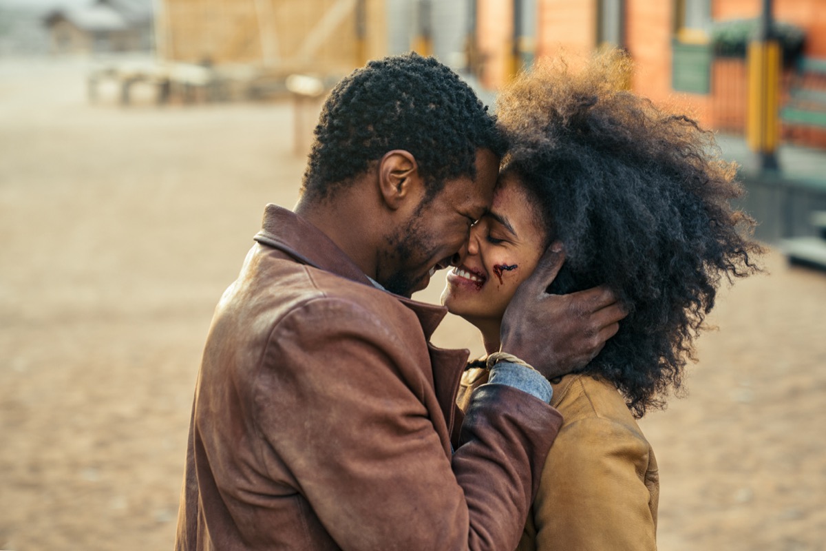 Jonathan Majors and Zazie Beetz in The Harder They Fall