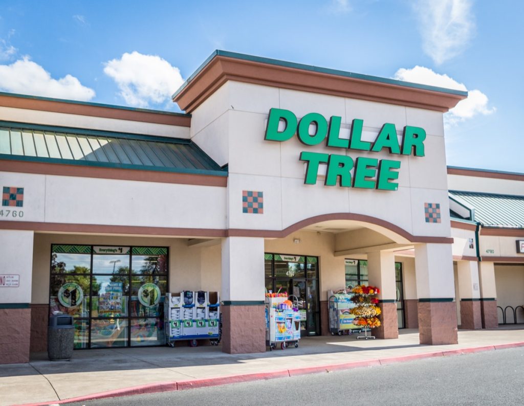 Vị trí Dollar Tree ở Eugene, Oregon.  Dollar Tree cung cấp các mặt hàng bằng đô la trong các cửa hàng của mình trên khắp Hoa Kỳ với gần 5.000 địa điểm.