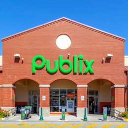 exterior of a publix supermarket in daylight