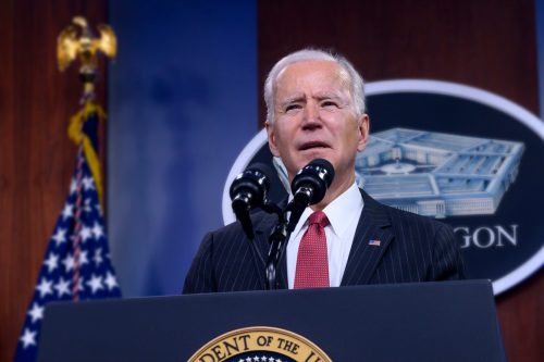 Washington DC, USA – 10. února 2021: Prezident Joe Biden přednesl poznámky personálu ministerstva obrany s viceprezidentkou Kamalou Harrisovou a ministrem obrany Lloydem J. Austinem III.