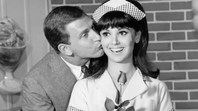 Ted Bessell and Marlo Thomas on "That Girl"
