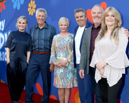 Maureen McCormick, Barry Williams Eve Plumb, Christopher Knight, Mike Lookinland, and Susan Olsen at the premiere of "A Very Brady Renovation" in 2019