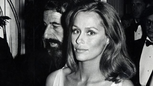 Lauren Hutton at the 1975 Academy Awards