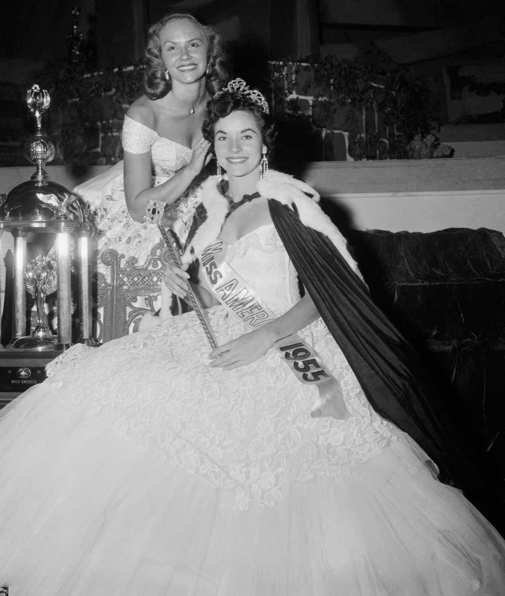 Lee Meriwether winning Miss America 1955