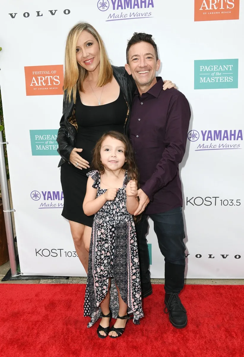 David Faustino with girlfriend Lindsay Bronson and daughter Ava Marie Grace in 2021