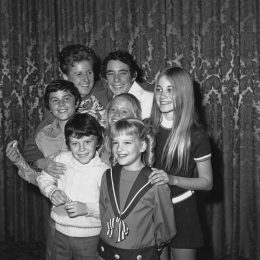 the cast of the brady bunch backstage